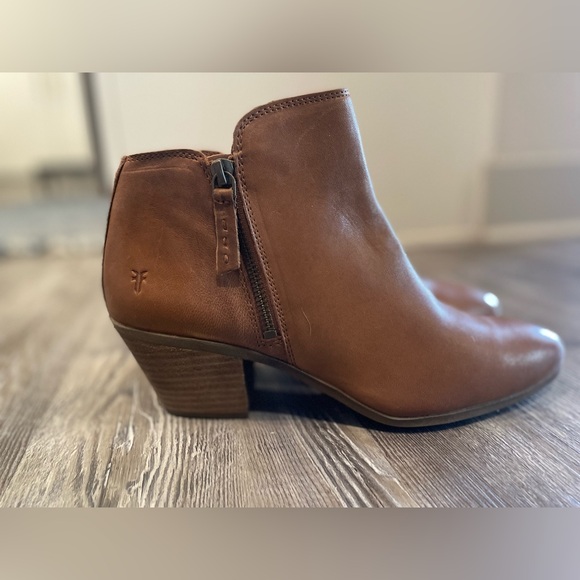 Frye Judith Zip Bootie size 9.5 - Picture 4 of 12